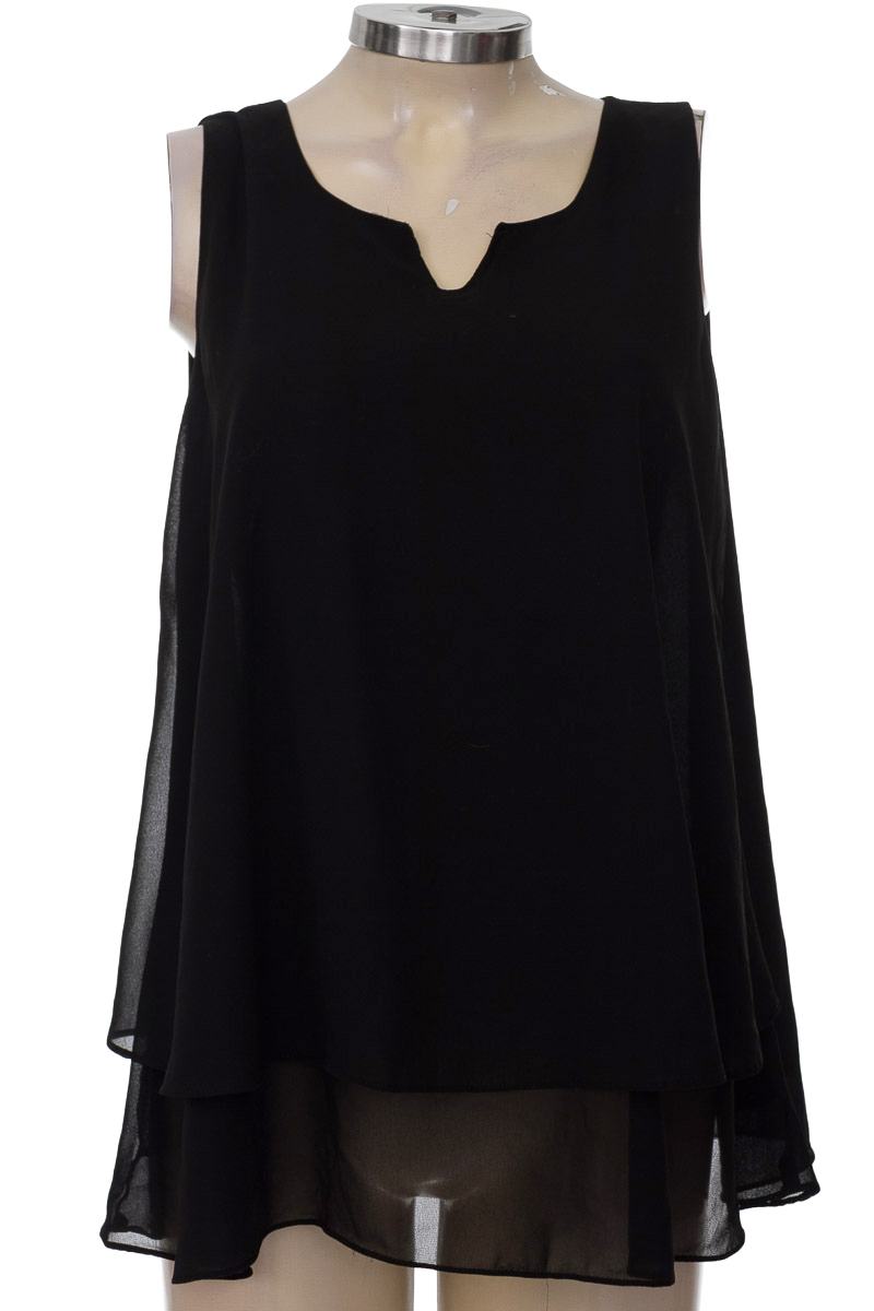 Top / Camiseta color Negro - Red Aaple