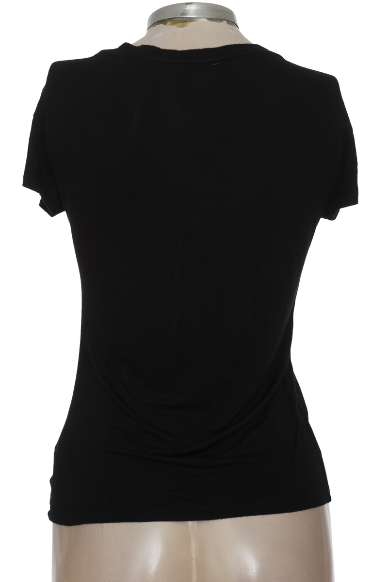 Top / Camiseta color Negro - Closeando
