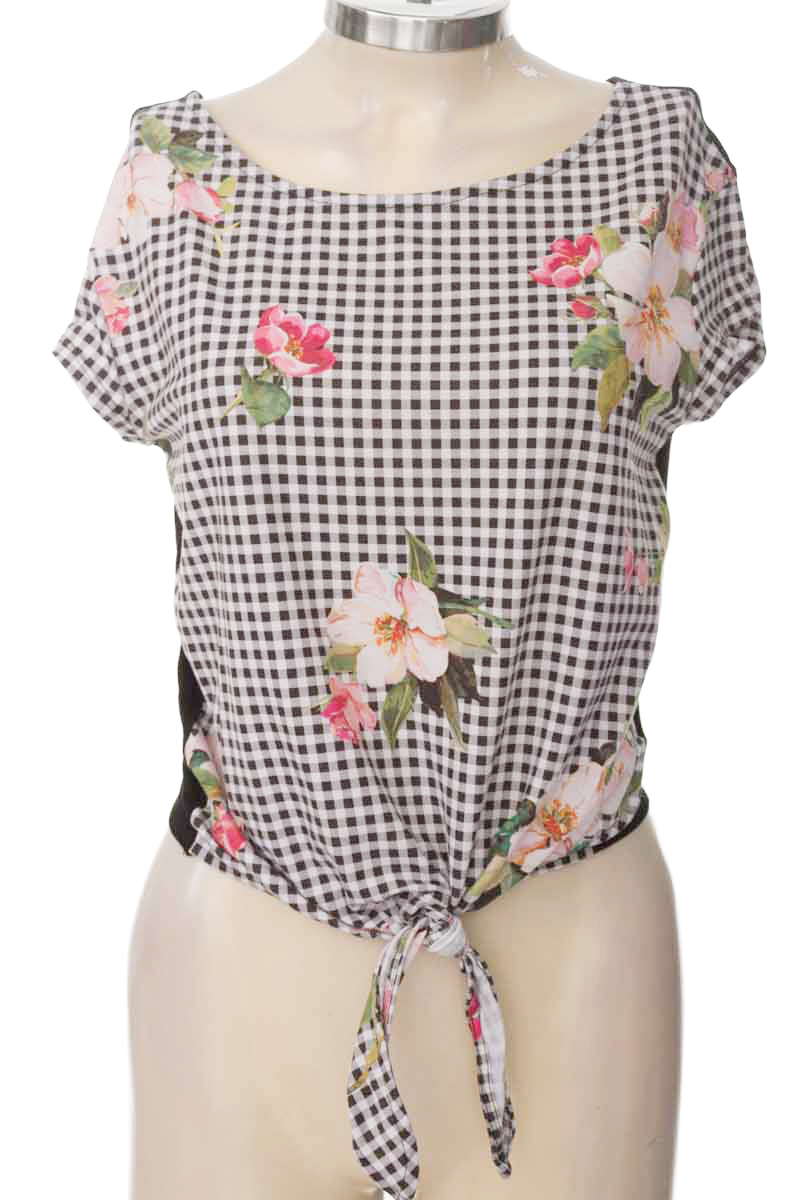 Top / Camiseta color Negro - Koaj