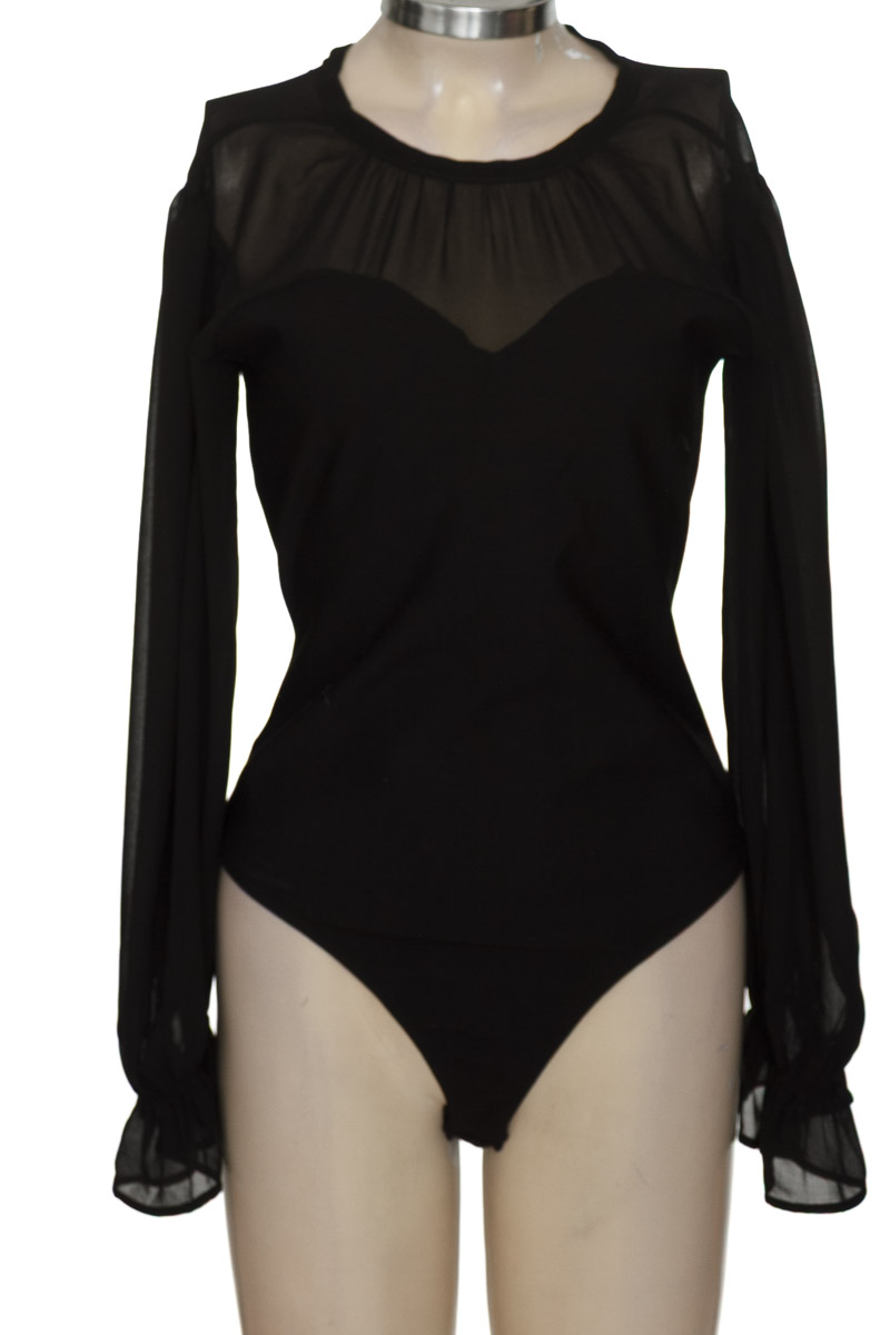 Top / Camiseta color Negro - Closeando