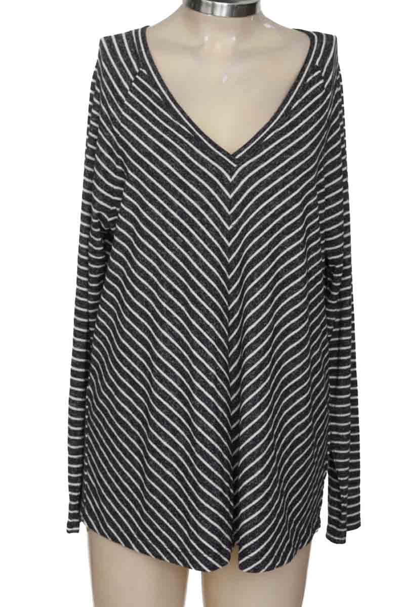 Sweater color Azul - Nic+Zoe