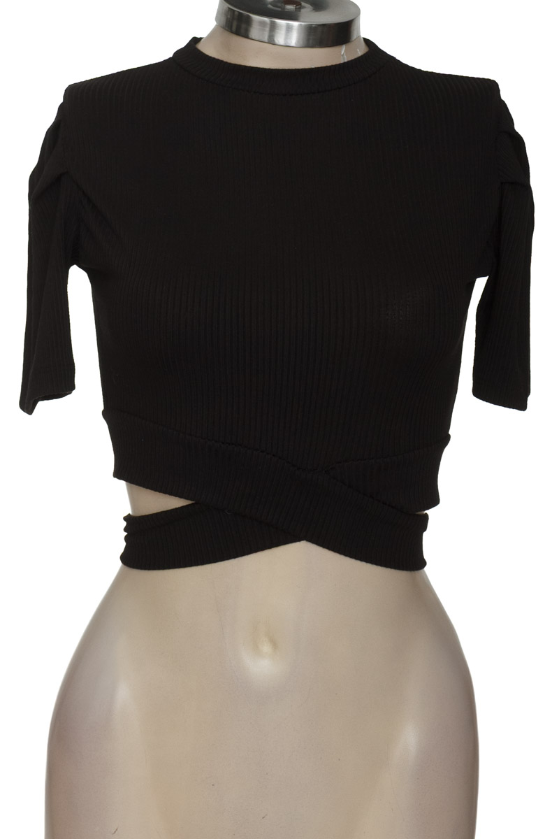 Top / Camiseta color Negro - Closeando