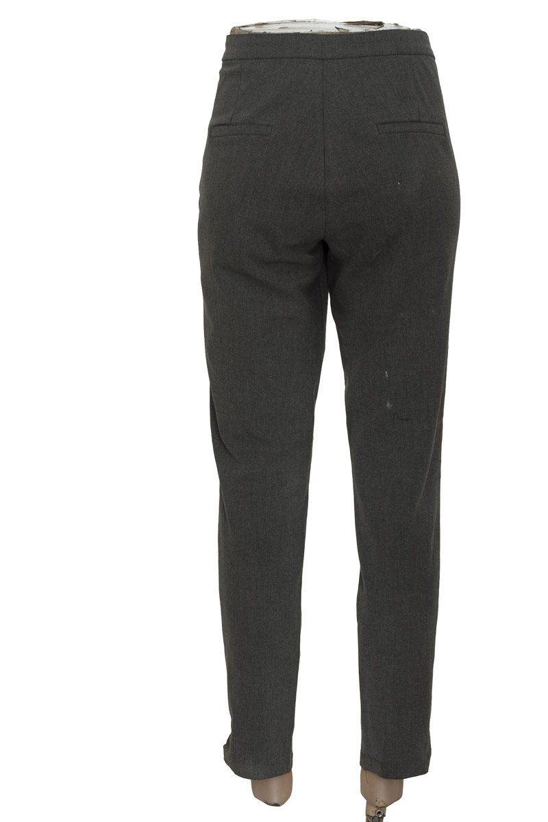 Pantalones color Gris - Stradivarius