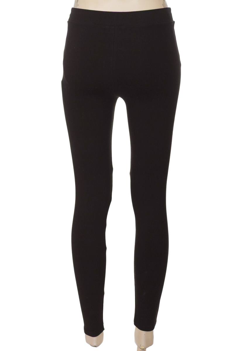 Pantalones color Negro - Stradivarius