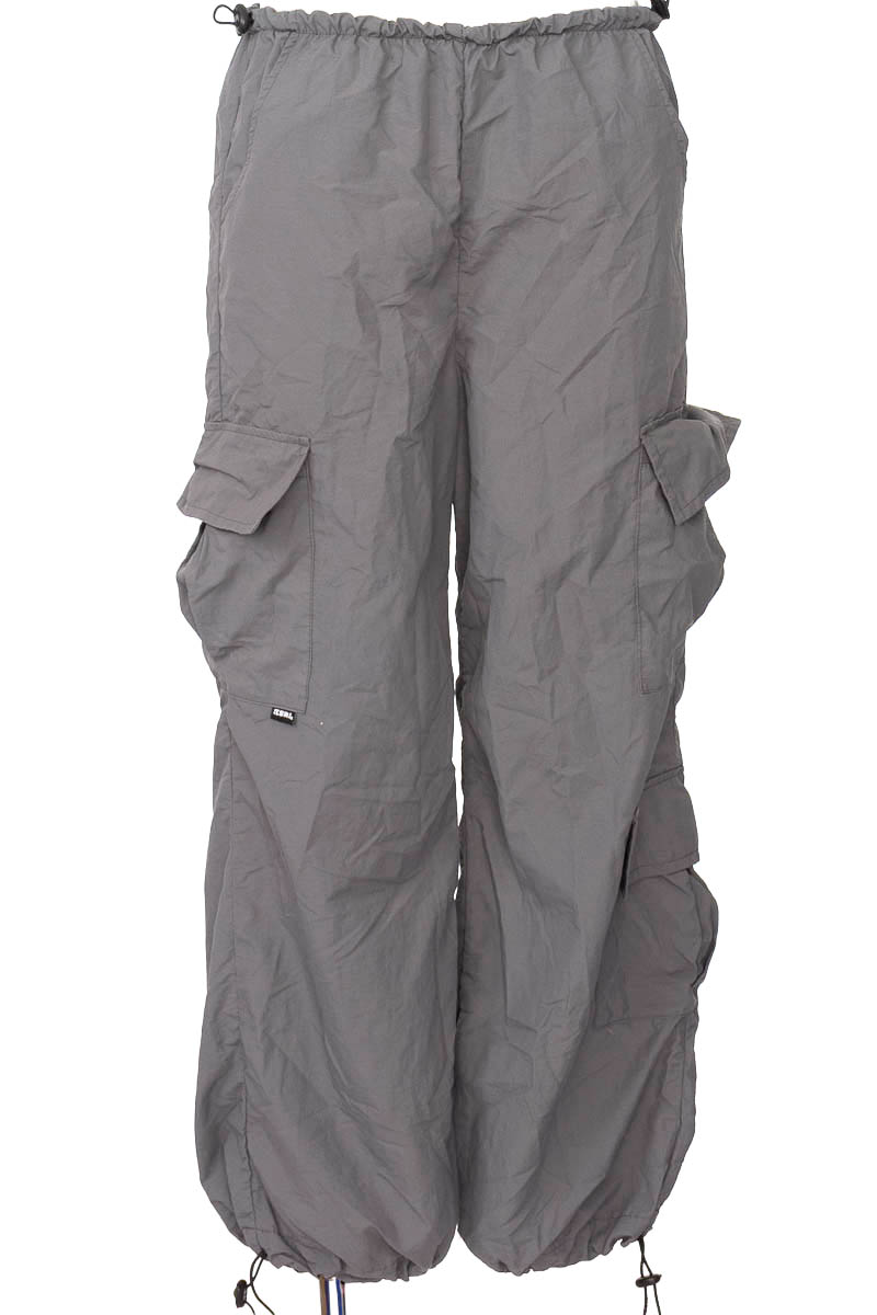 Ropa Deportiva color Gris - Closeando