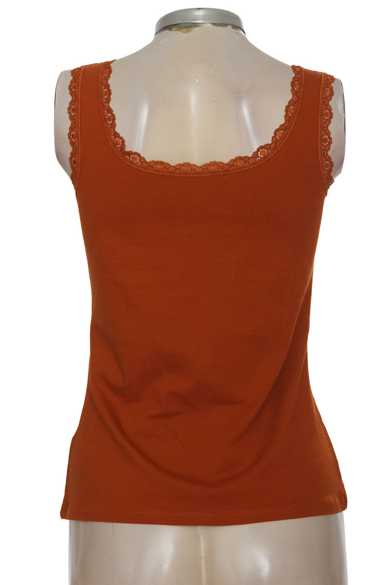 Top / Camiseta color Café - Closeando