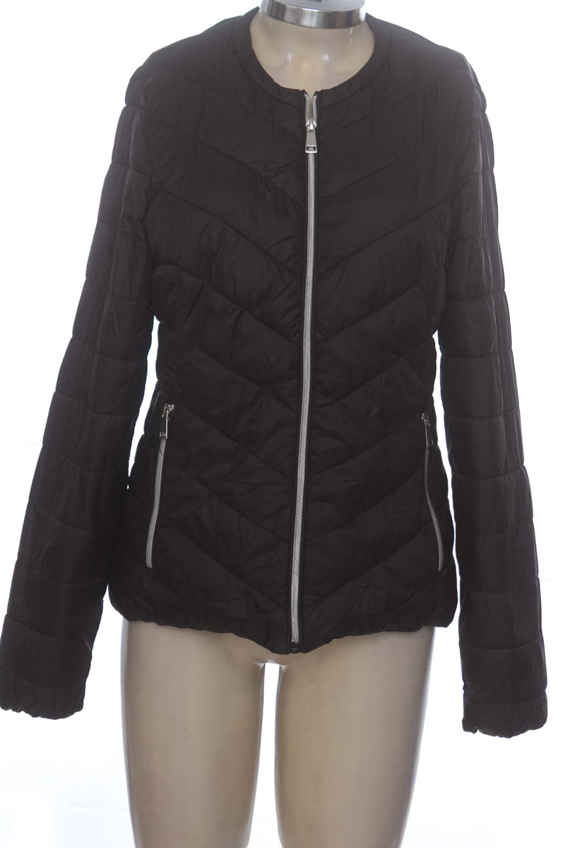 Chaqueta / Abrigo color Negro - Stradivarius