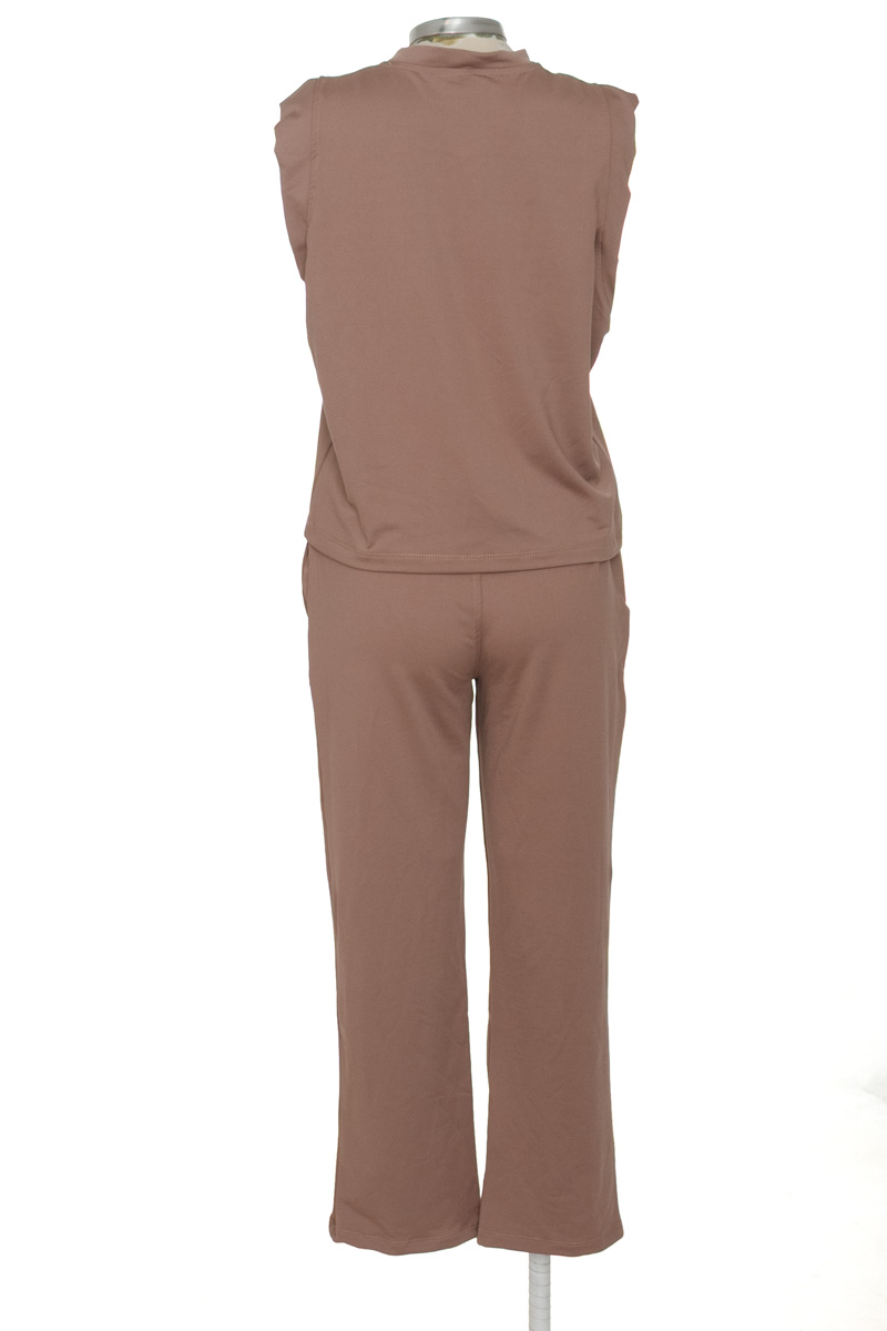 Vestido / Enterizo color Beige - Closeando