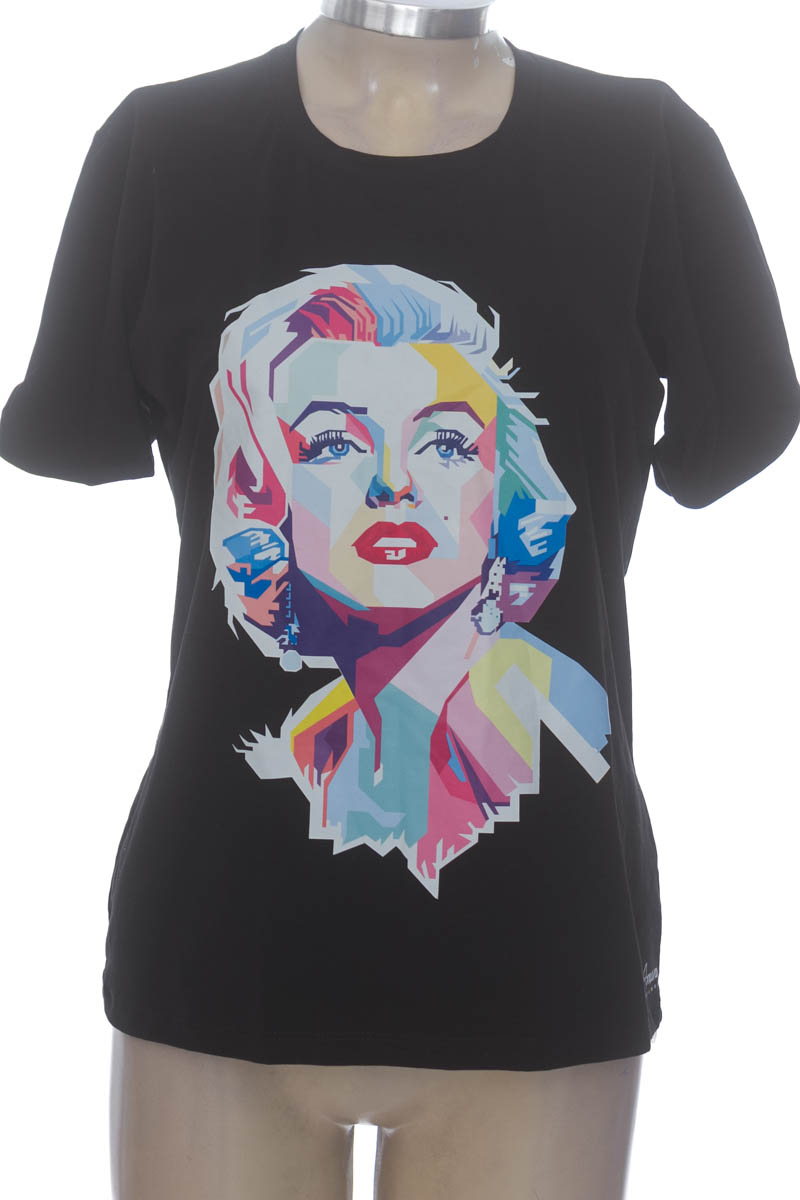 Top / Camiseta color Negro - Amara
