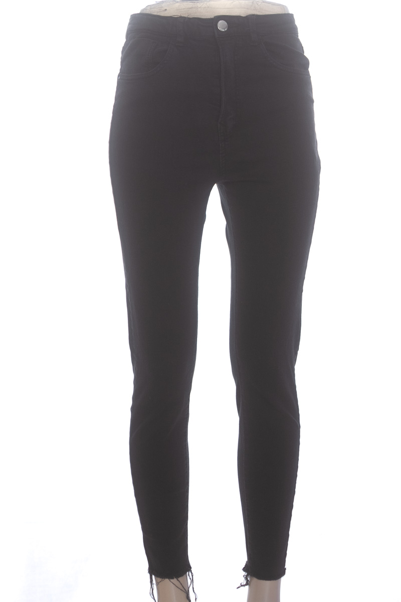 Pantalones color Negro - Stradivarius