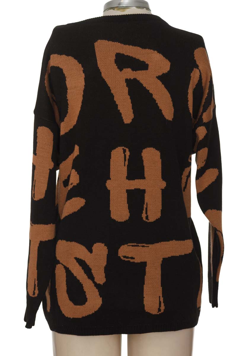 Sweater color Negro - Closeando