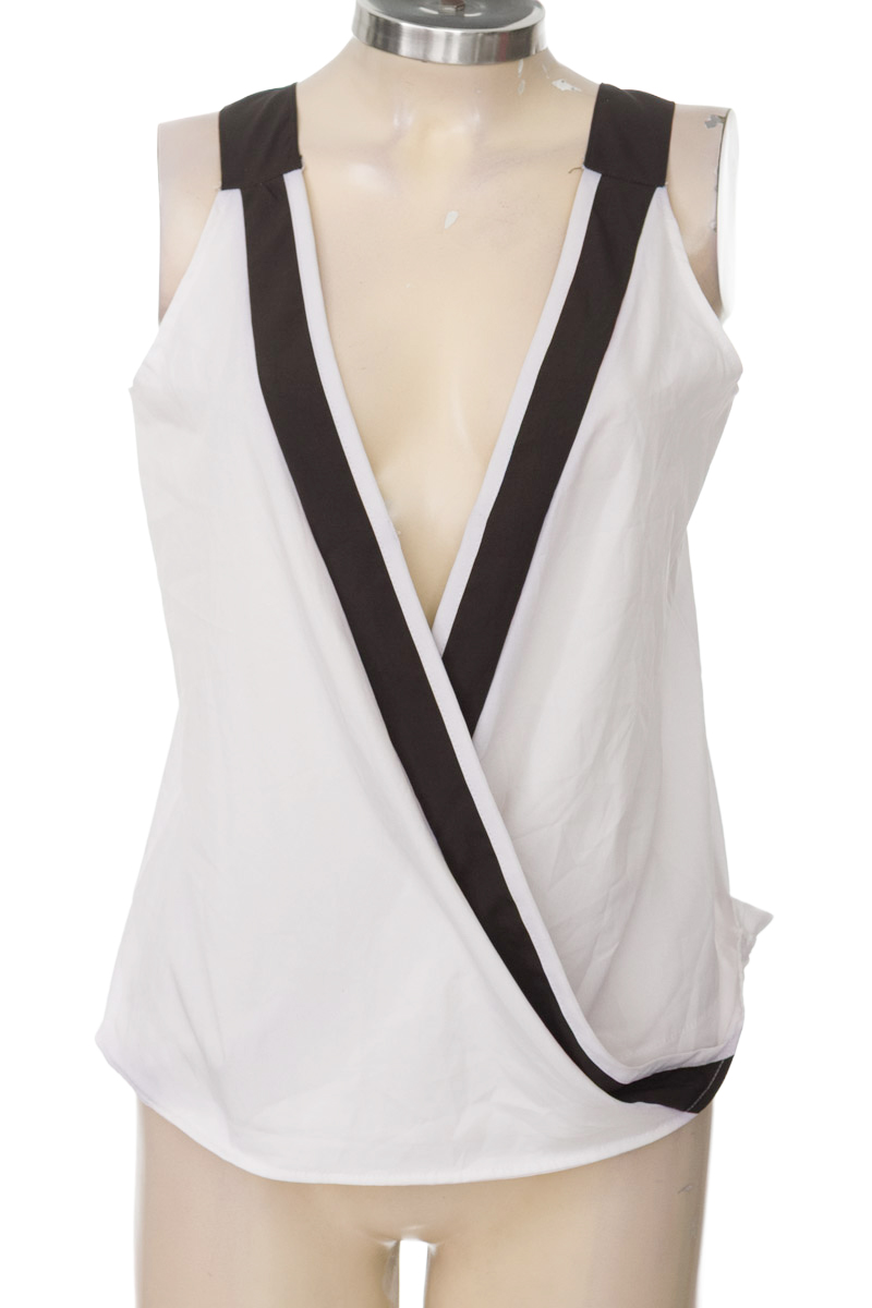 Top / Camiseta color Blanco - Loguin