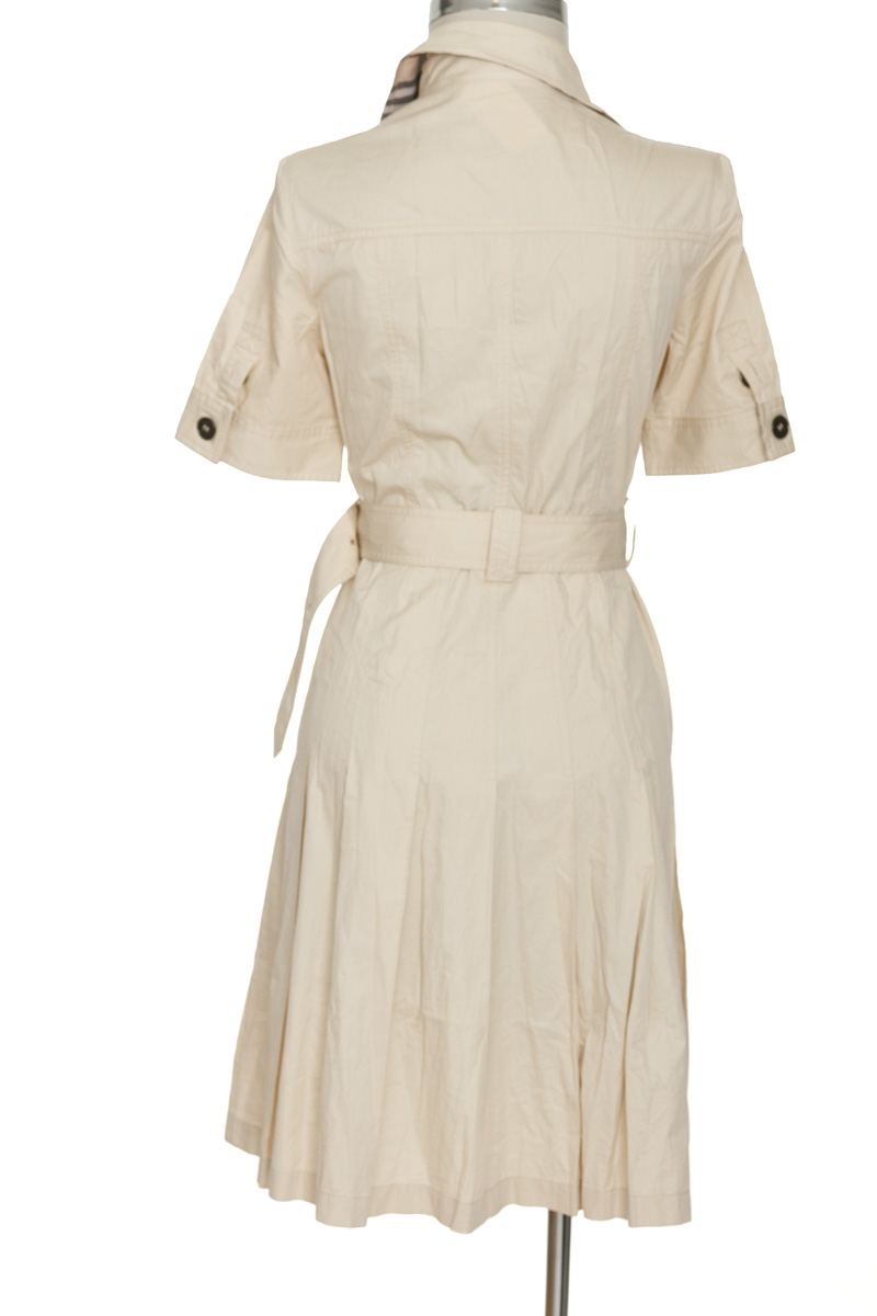 Vestido / Enterizo color Beige - Closeando