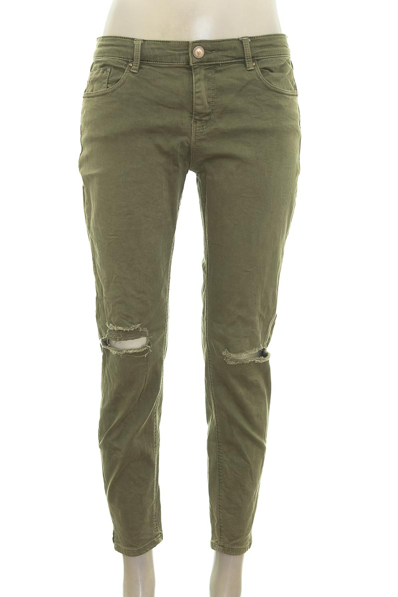 Pantalón color Verde - Stradivarius | Closeando ®