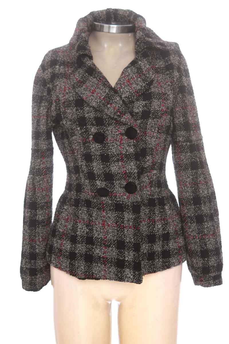 Chaqueta / Abrigo color Negro - Closeando