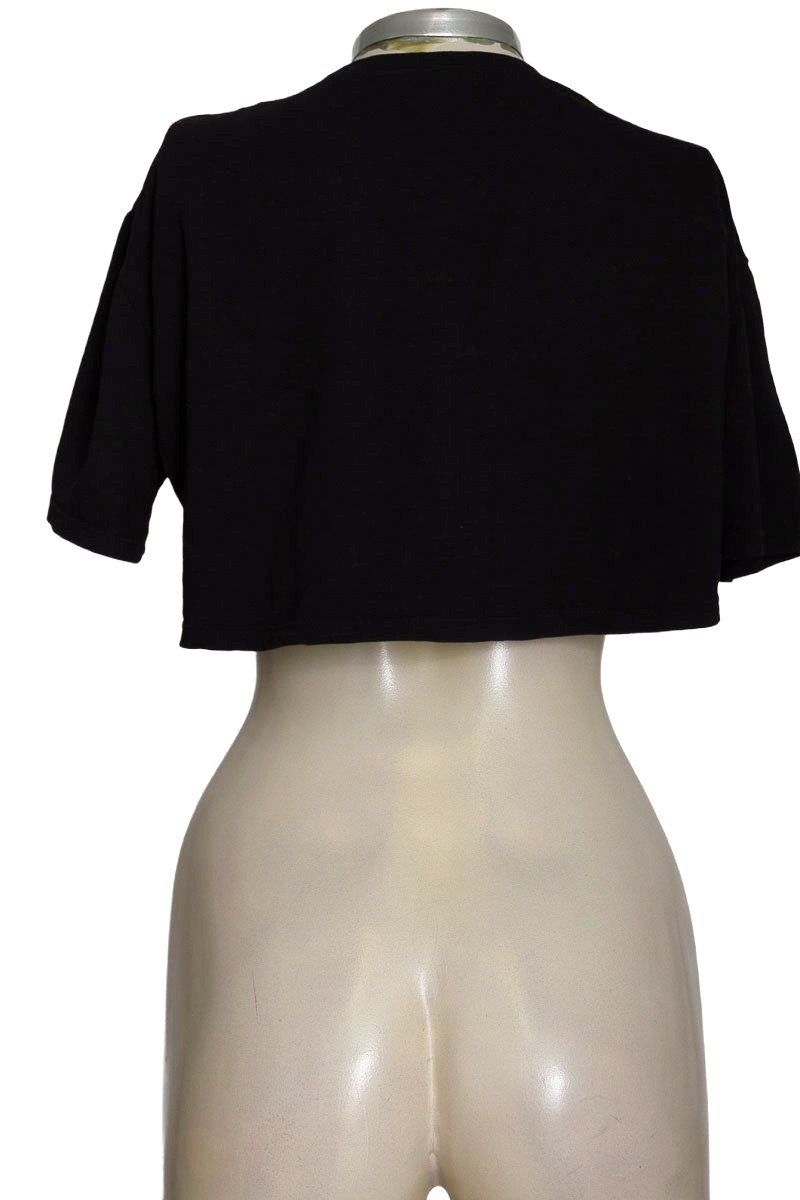 Top / Camiseta color Negro - Closeando
