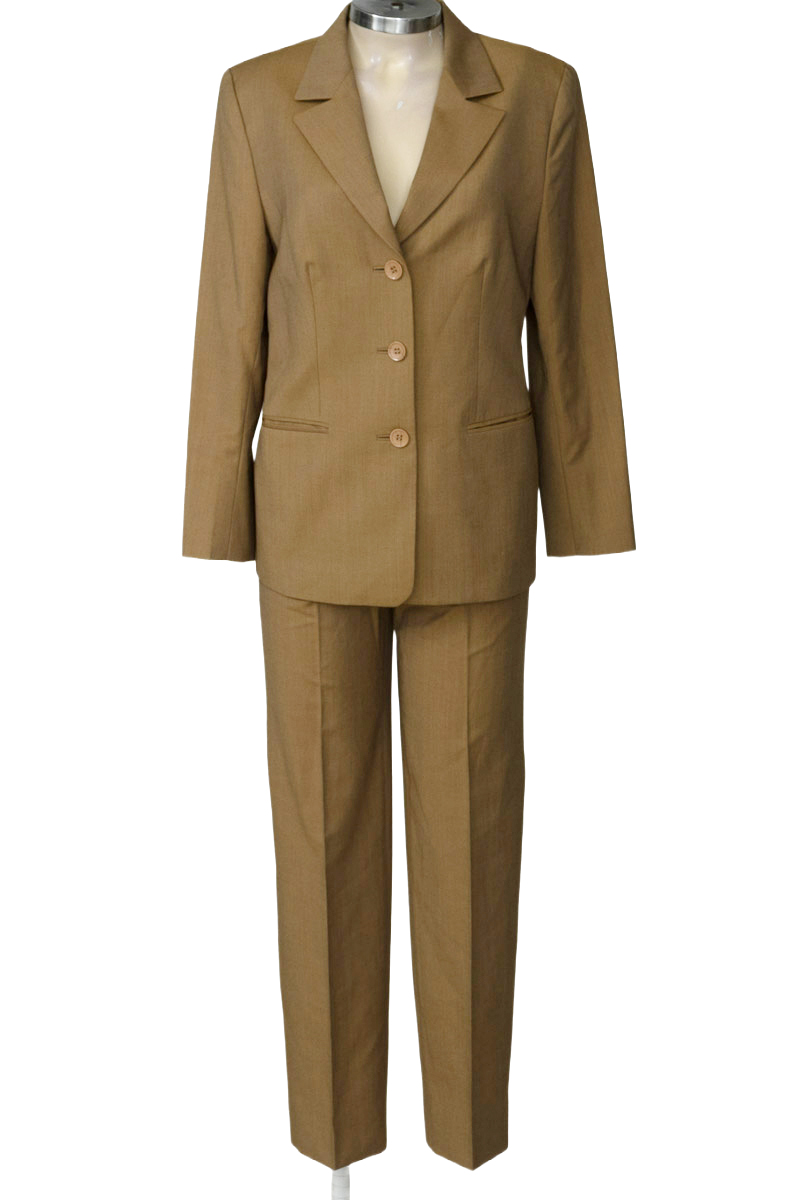 Vestido / Enterizo color Beige - Closeando