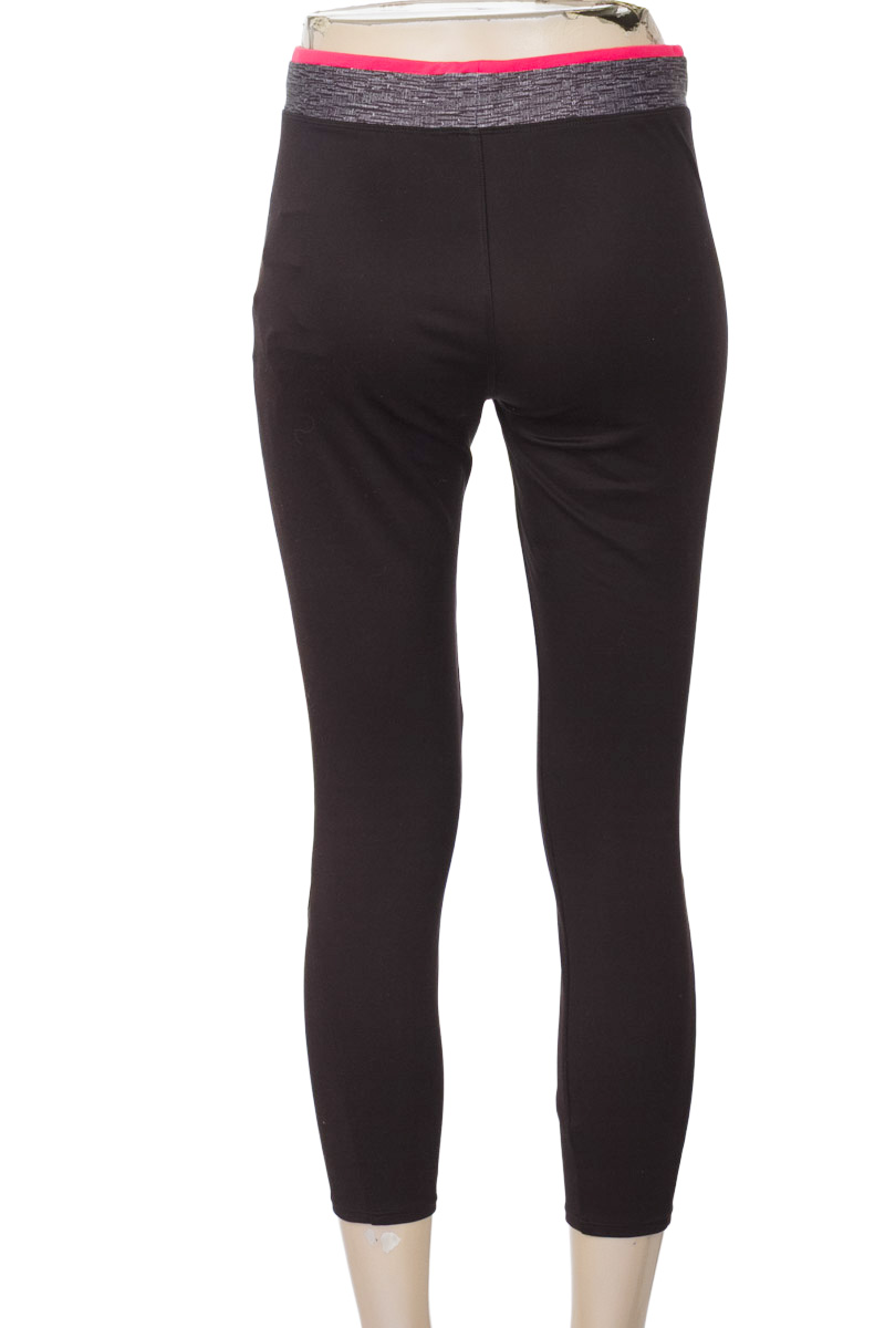 Ropa Deportiva / Salida de Baño color Negro - Closeando