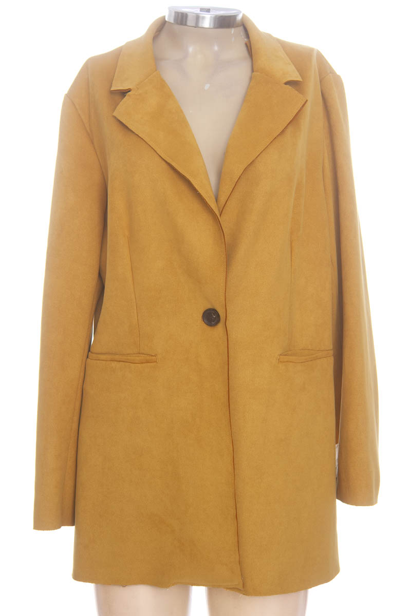 Chaqueta / Abrigo color Amarillo - Basement