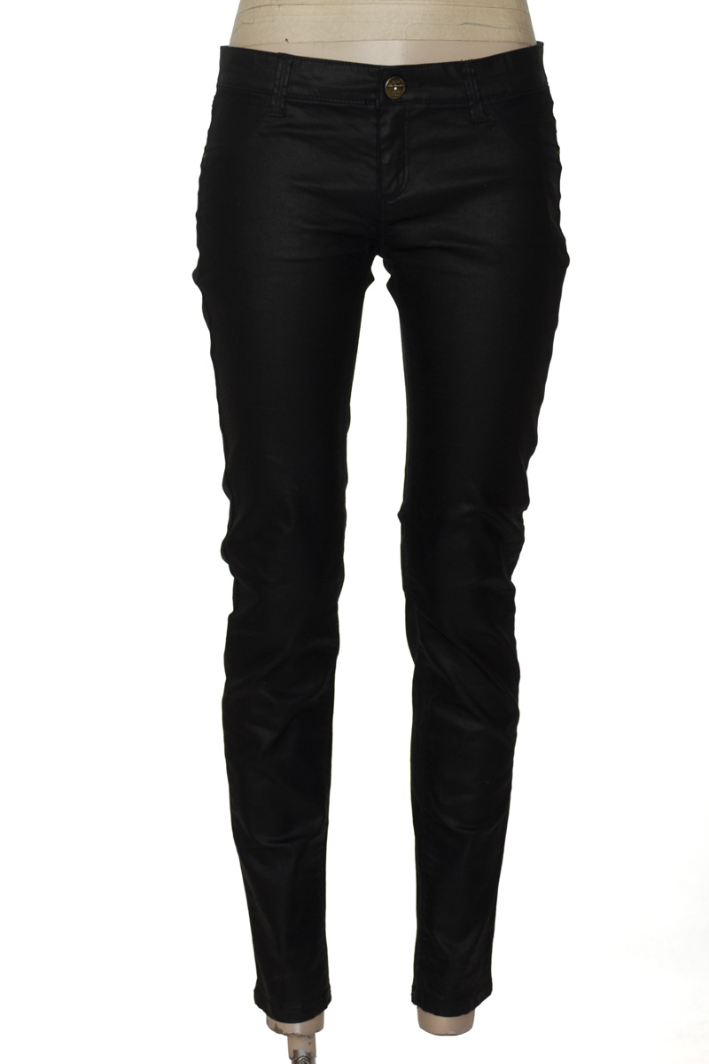 Pantalones color Negro - Stradivarius