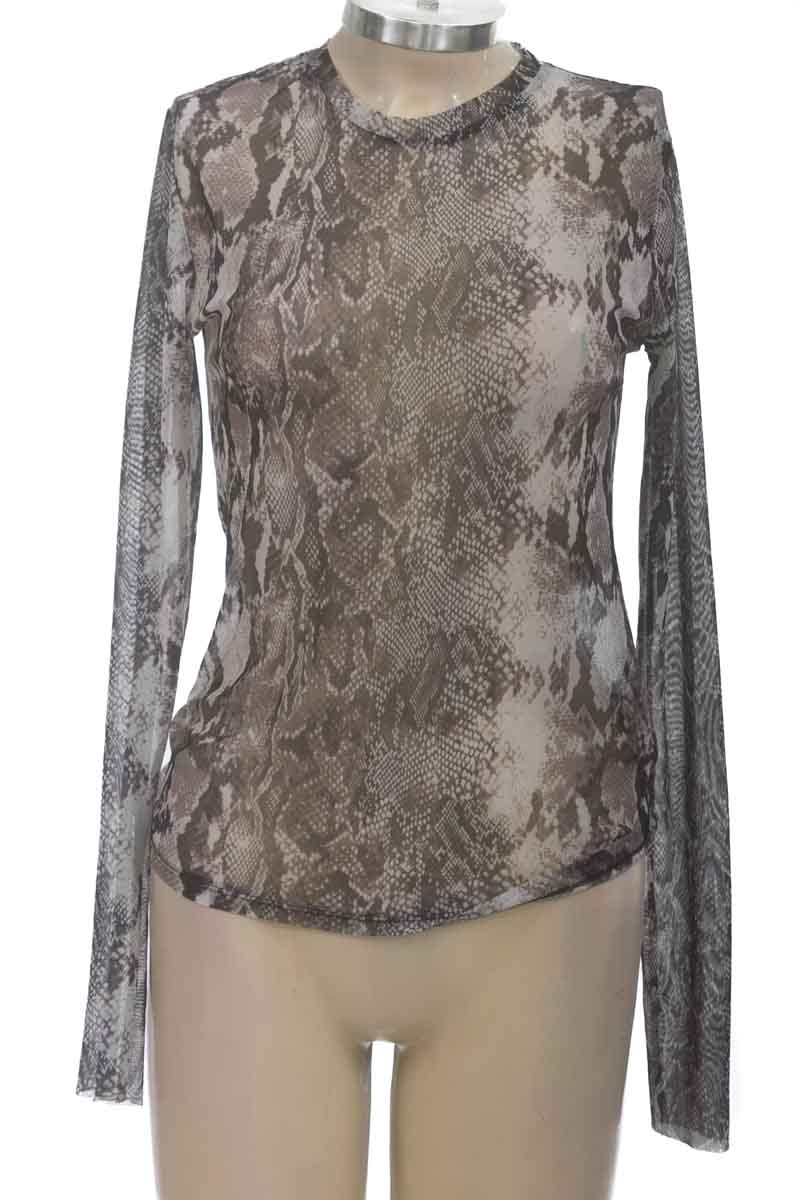Top / Camiseta color Gris - Stradivarius
