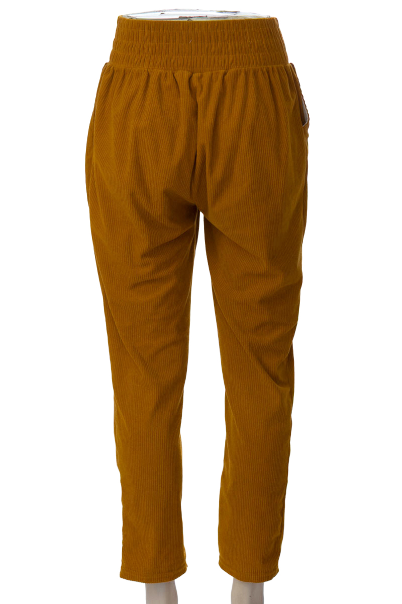 Pantalones color Café - Closeando