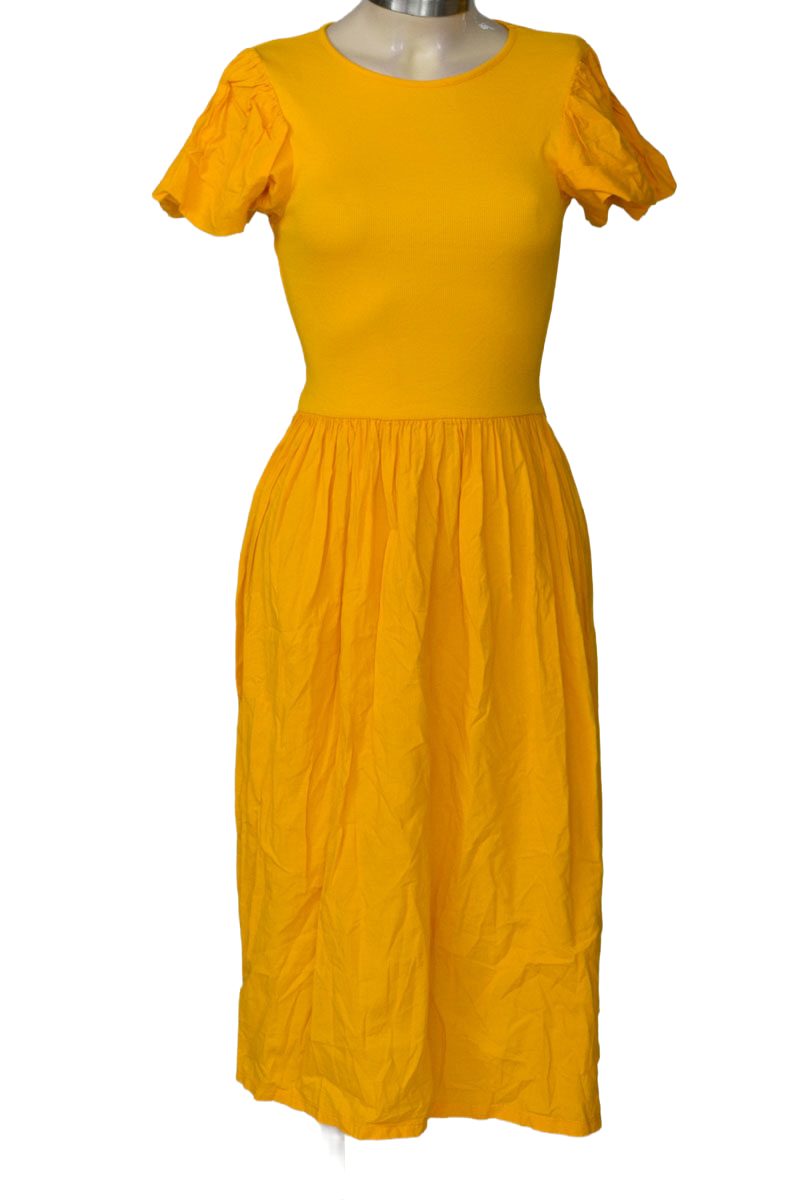 Vestido / Enterizo color Amarillo - Zara