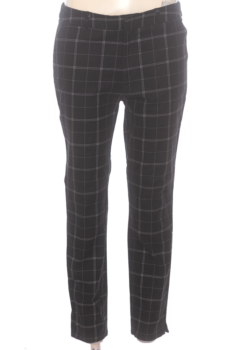 Pantalones color Negro - Stradivarius