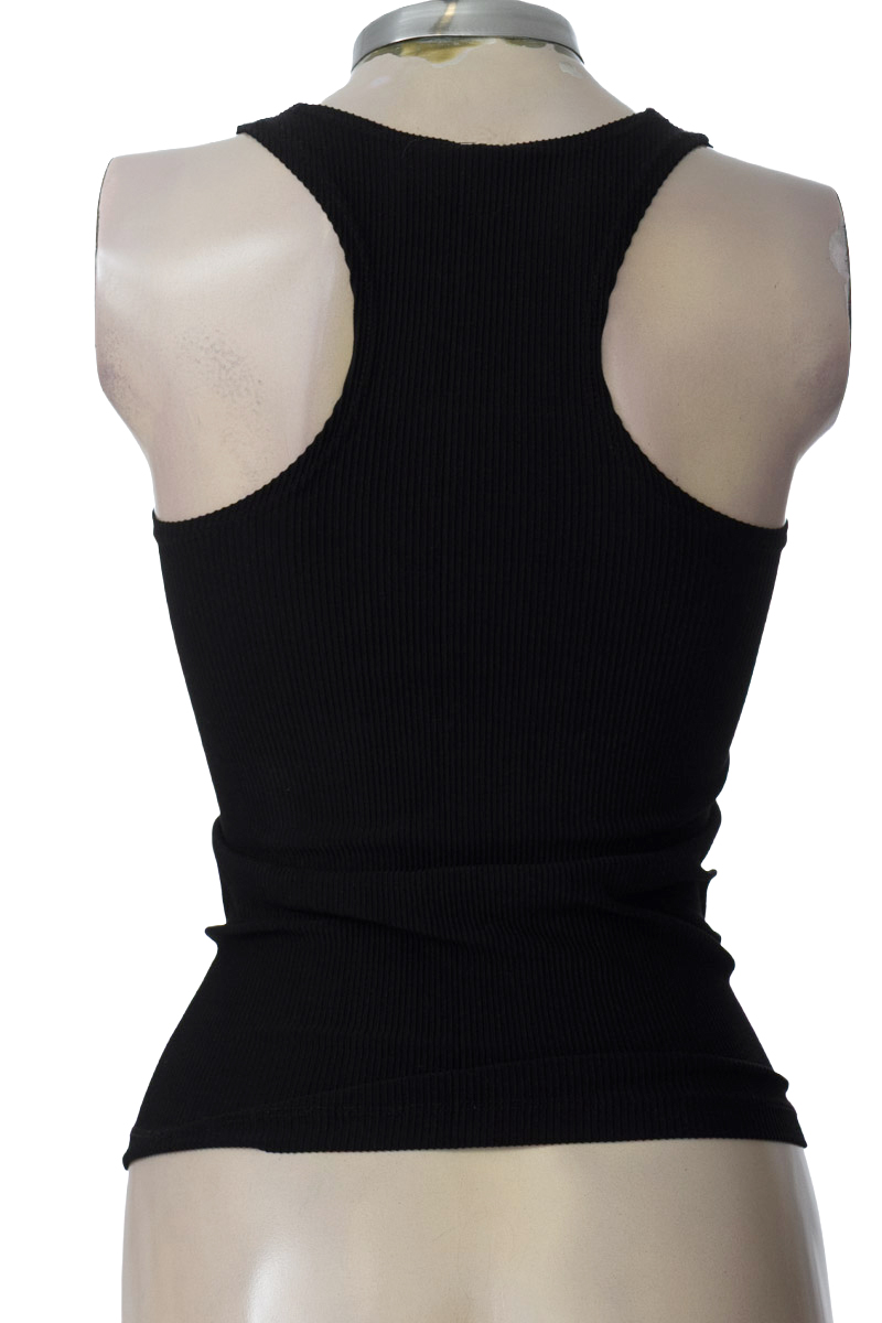 Top / Camiseta color Negro - Closeando