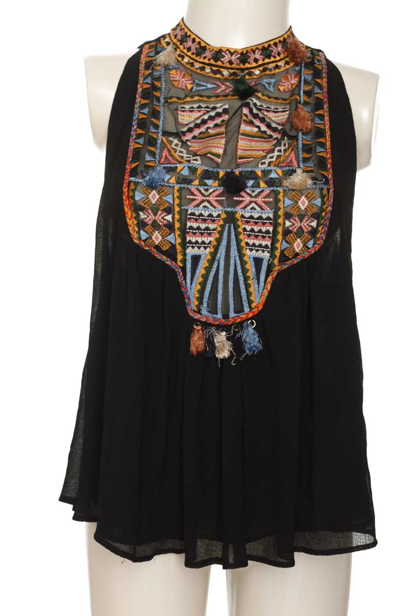 Top / Camiseta color Negro - Zara