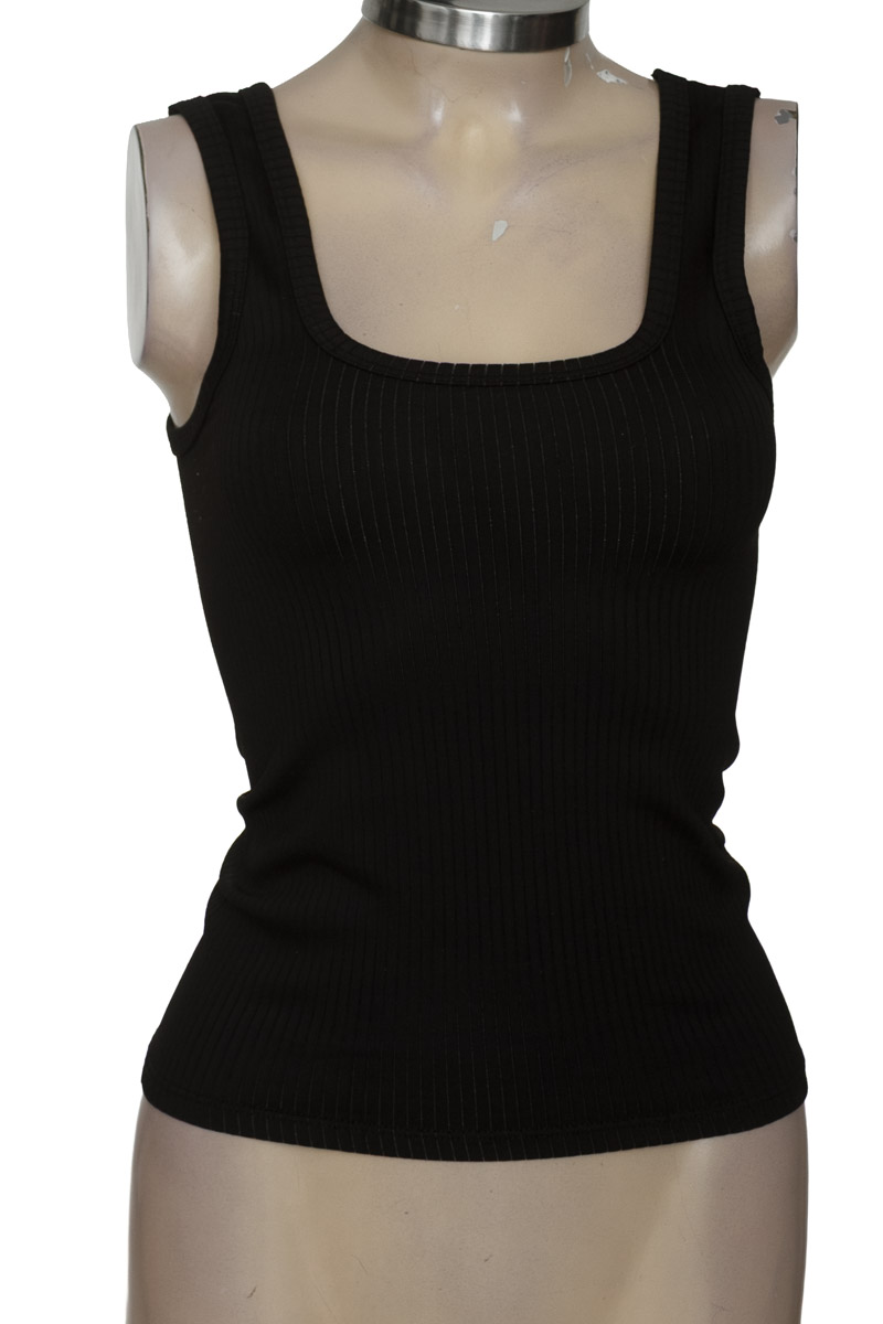 Top / Camiseta color Negro - Closeando