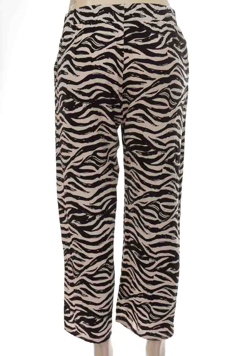 Pantalones color Negro - Gef