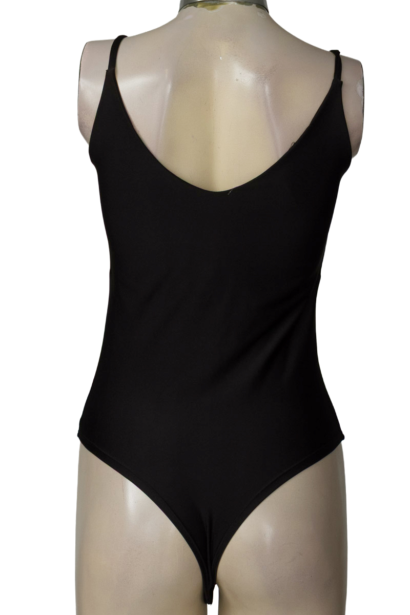 Top / Camiseta color Negro - Closeando