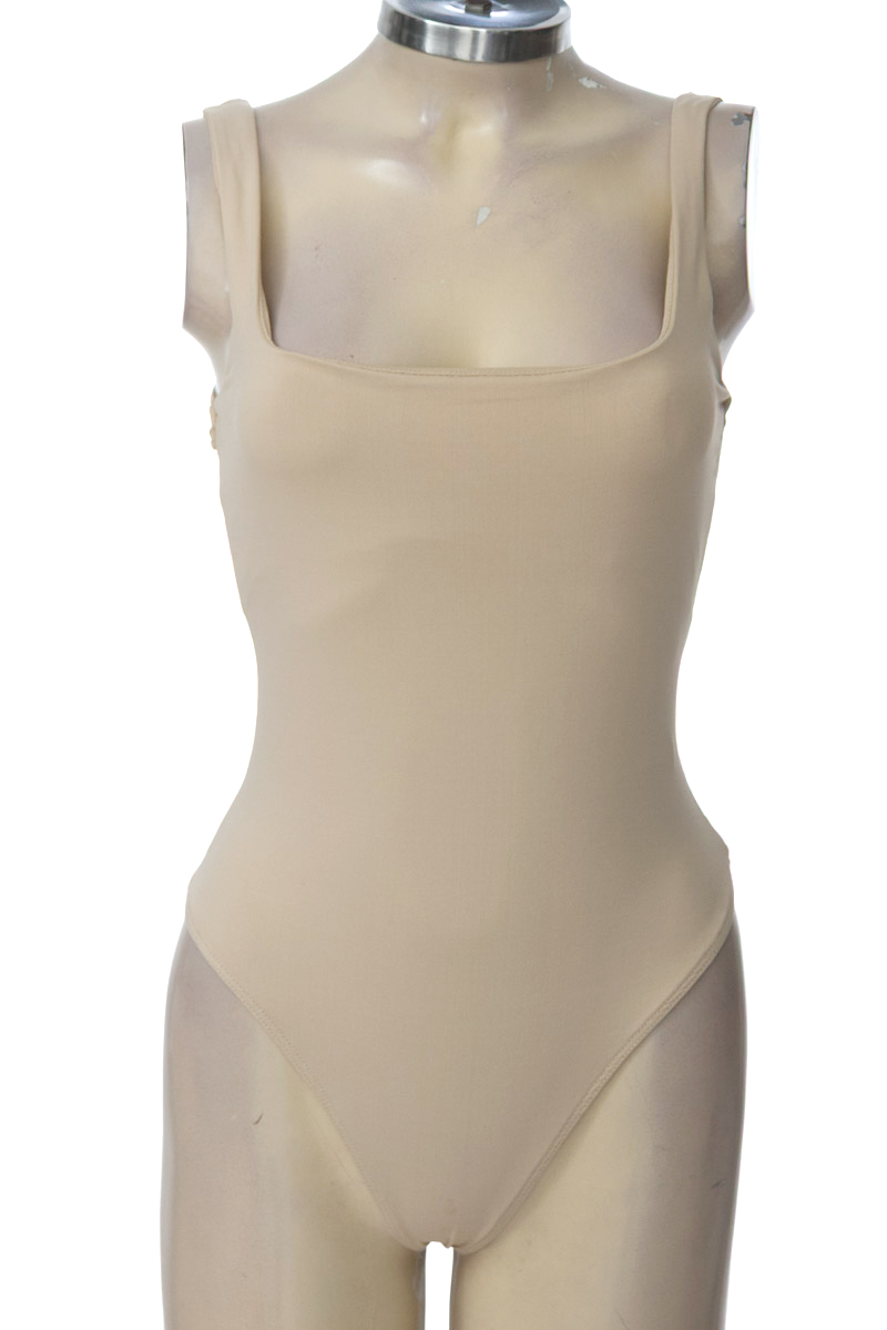 Top / Camiseta color Beige - Bershka