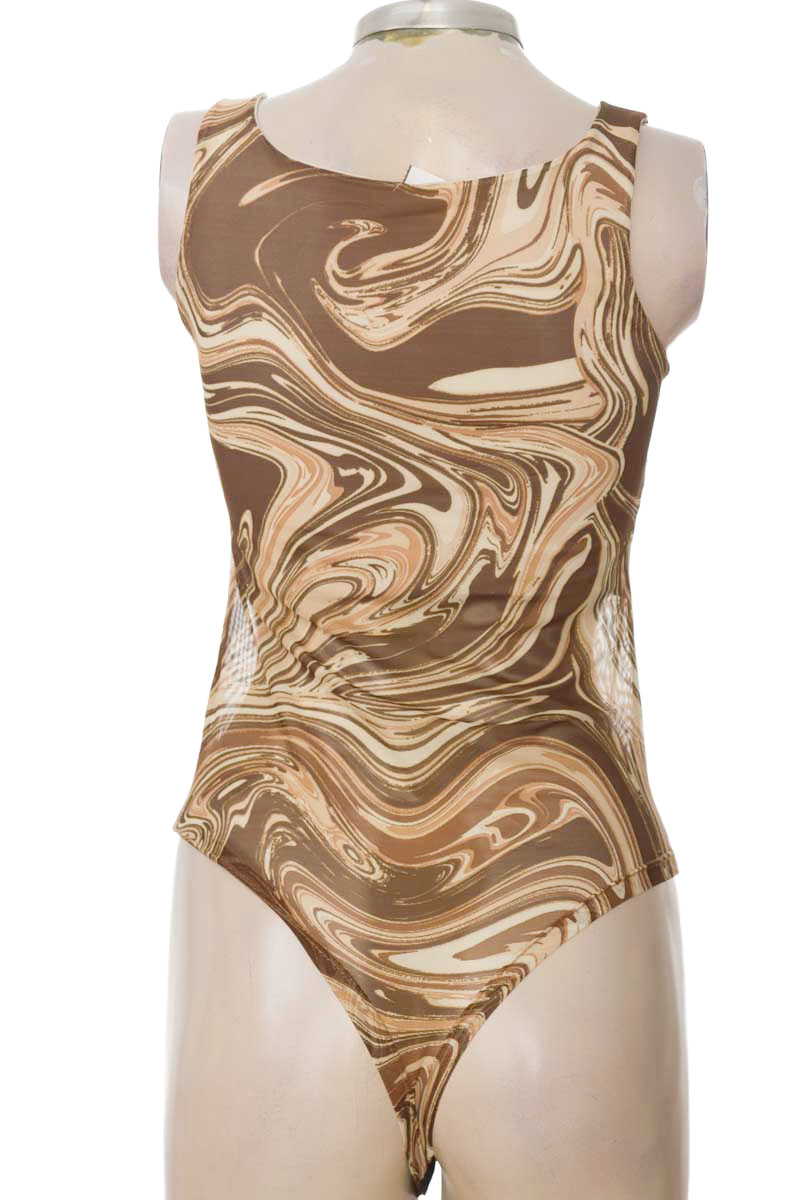 Top / Camiseta color Café - Closeando