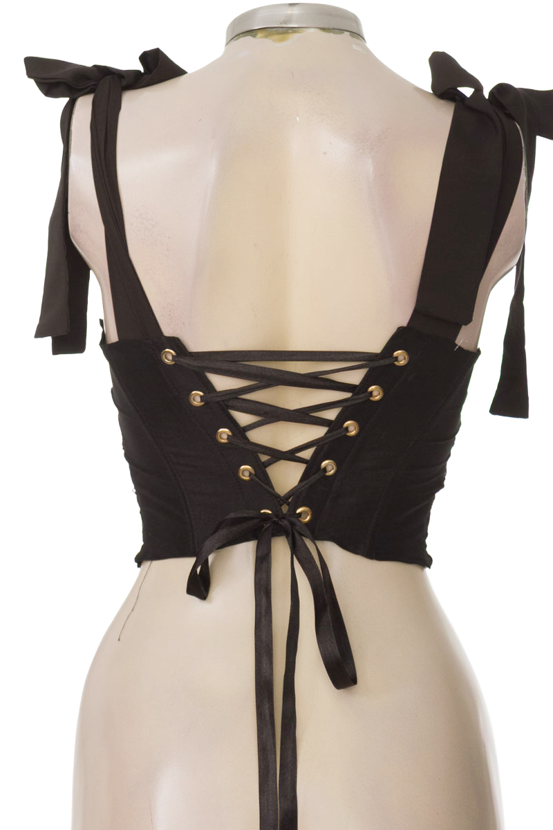 Top / Camiseta color Negro - Closeando