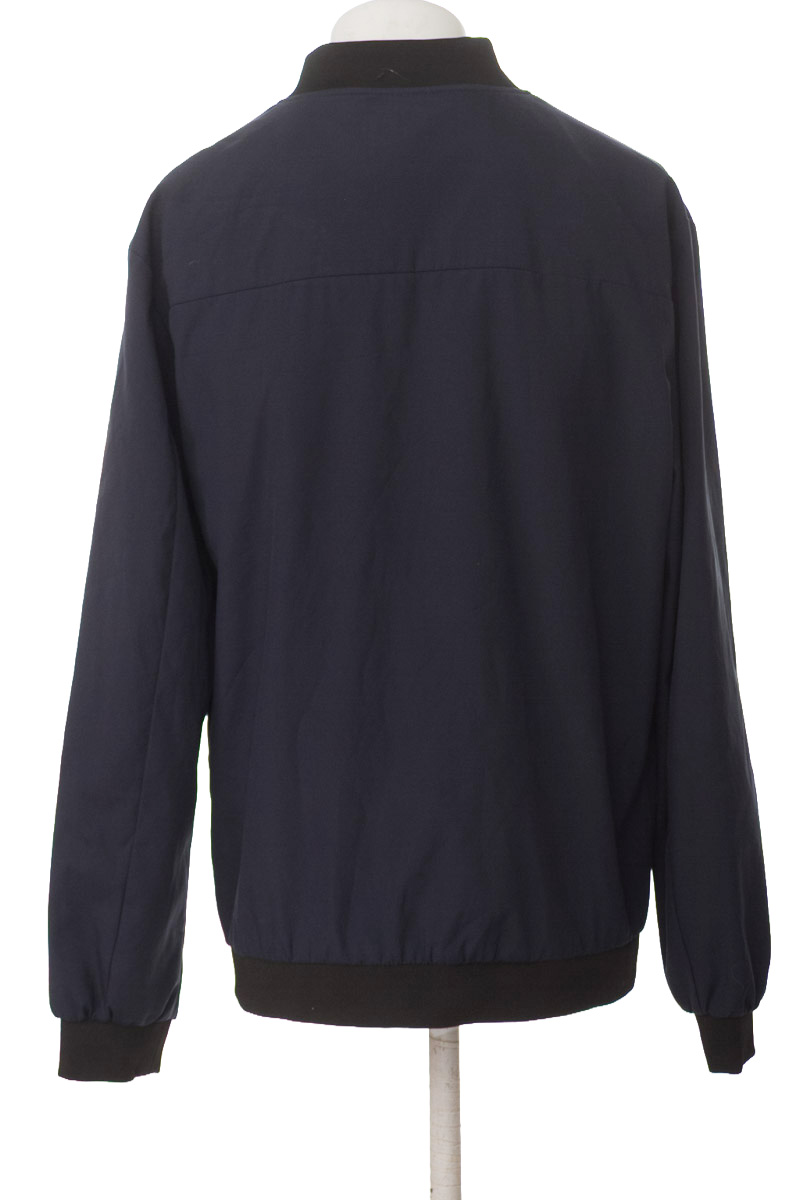 Chaqueta color Azul - Closeando