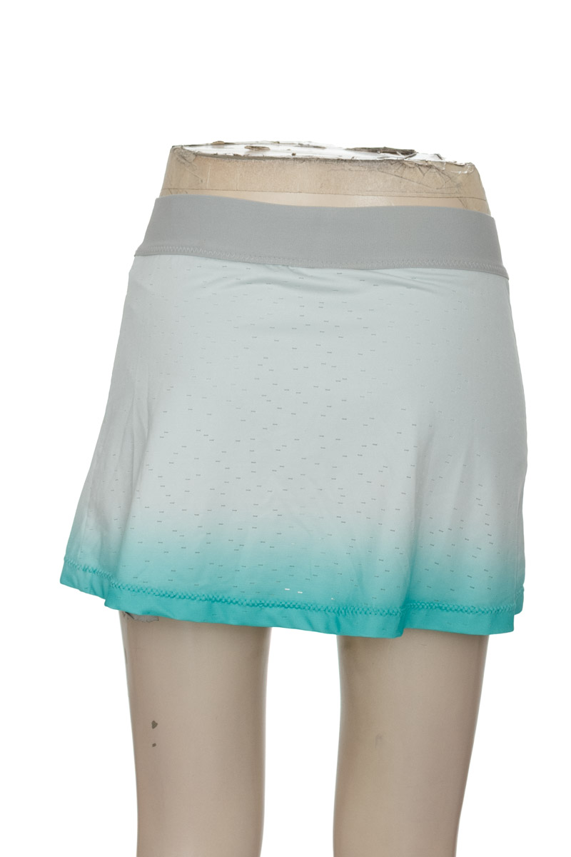 Ropa Deportiva / Salida de Baño color Aguamarina - Nike