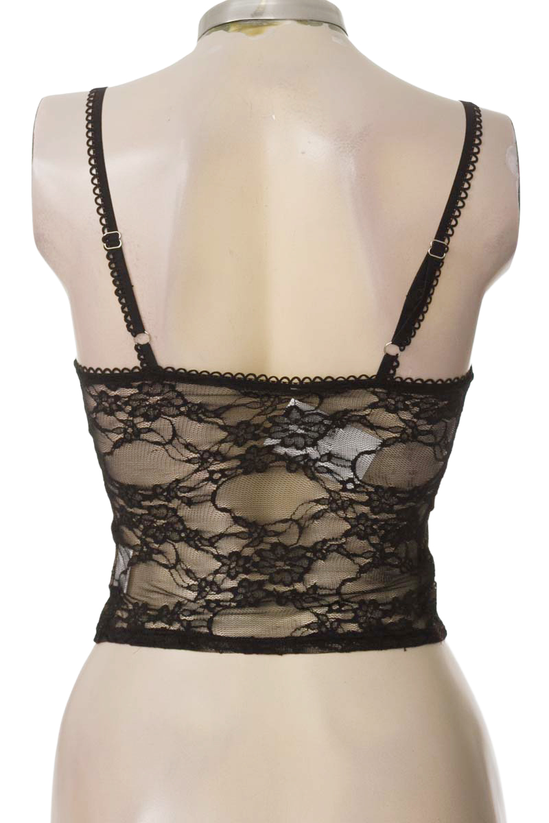 Top / Camiseta color Negro - Closeando