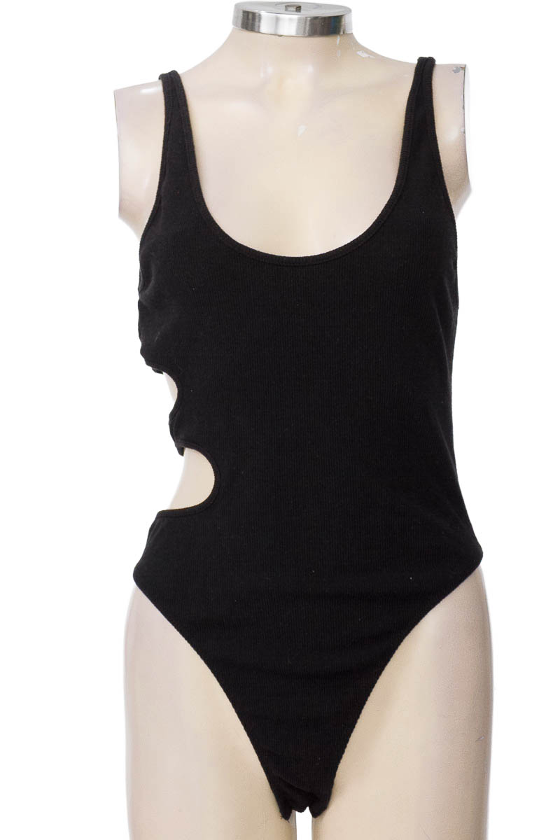 Top / Camiseta color Negro - Zara