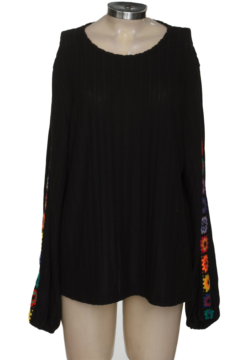 Sweater color Negro - Closeando