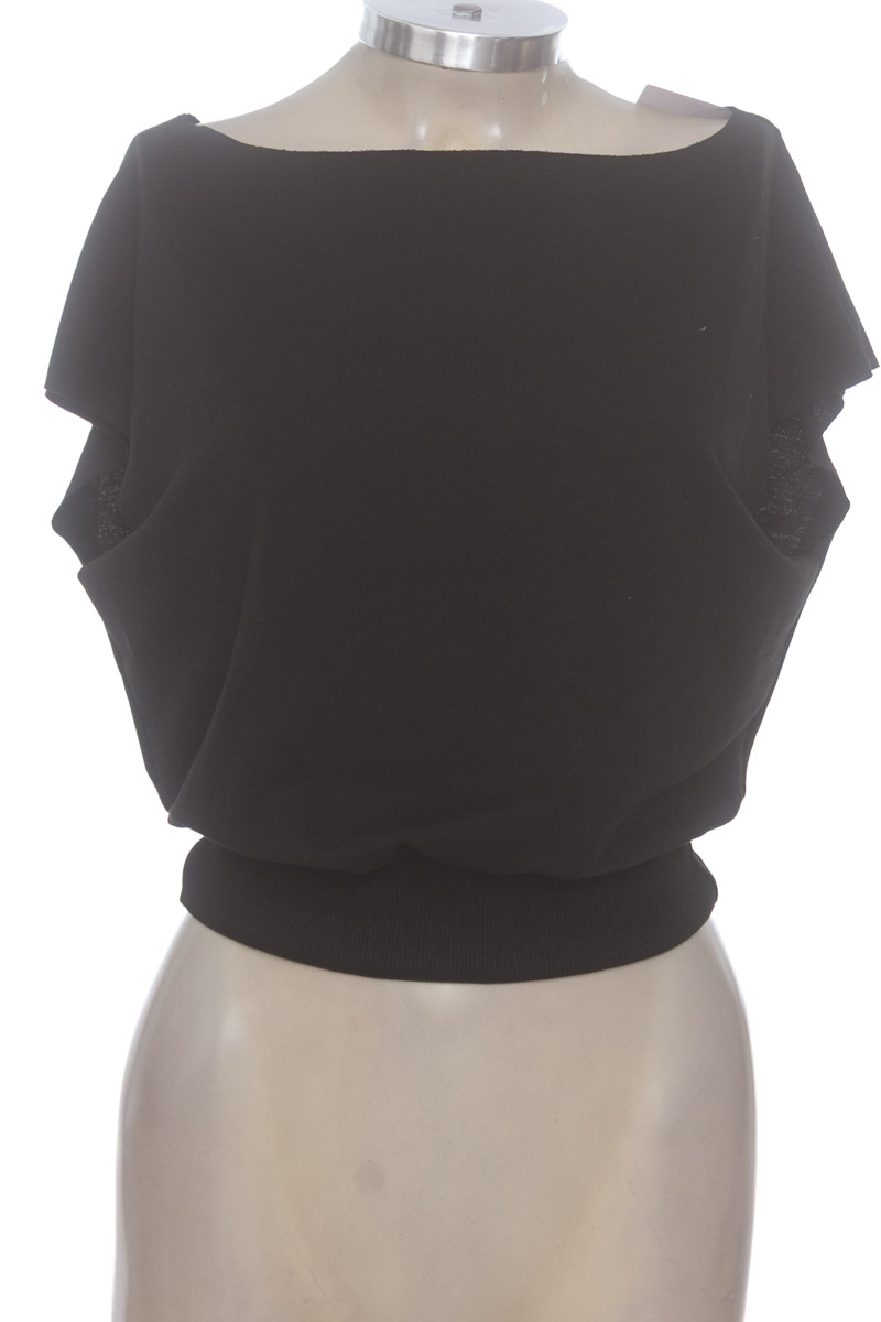 Top / Camiseta color Negro - Closeando