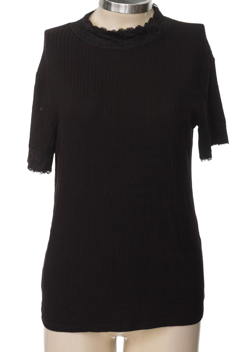 Top / Camiseta color Negro - Zara