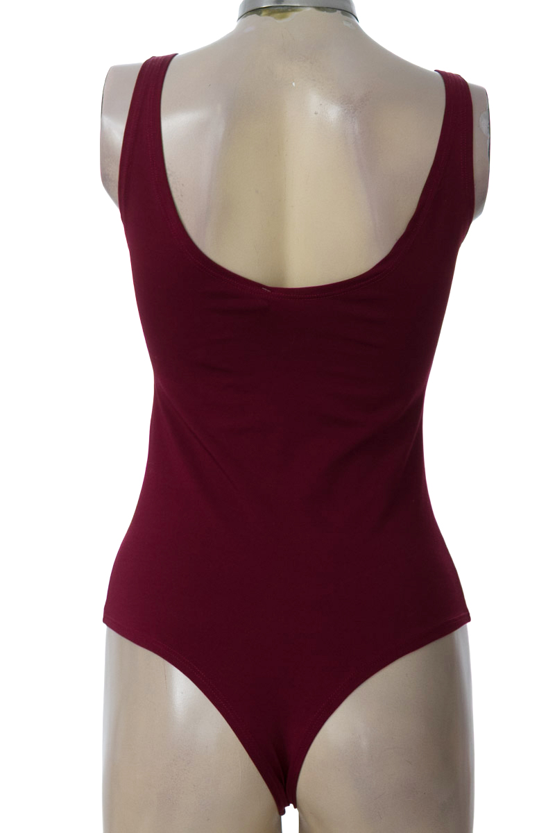 Top / Camiseta color Vinotinto - Closeando