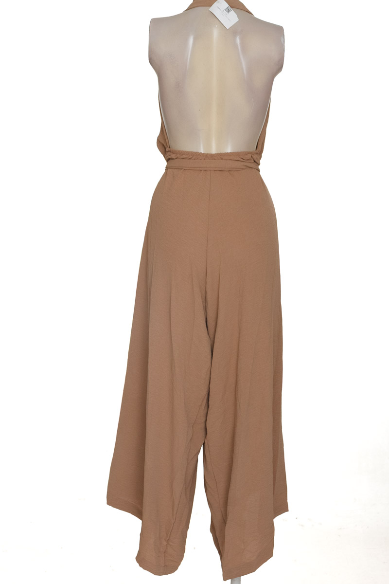 Vestido / Enterizo color Beige - Closeando