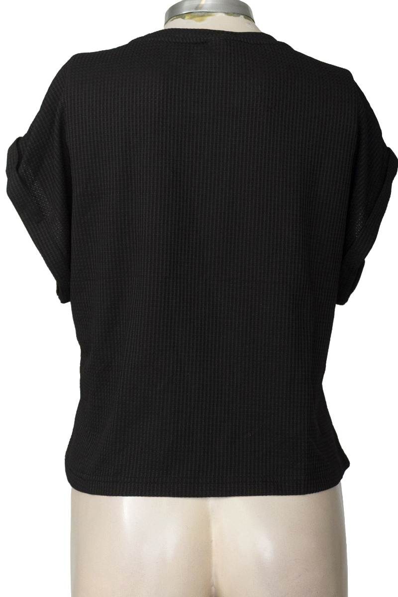 Top / Camiseta color Negro - Closeando