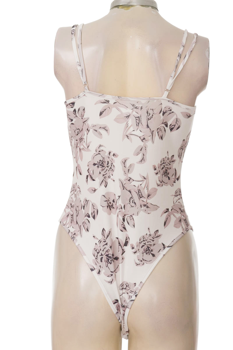 Top / Camiseta color Blanco - Closeando