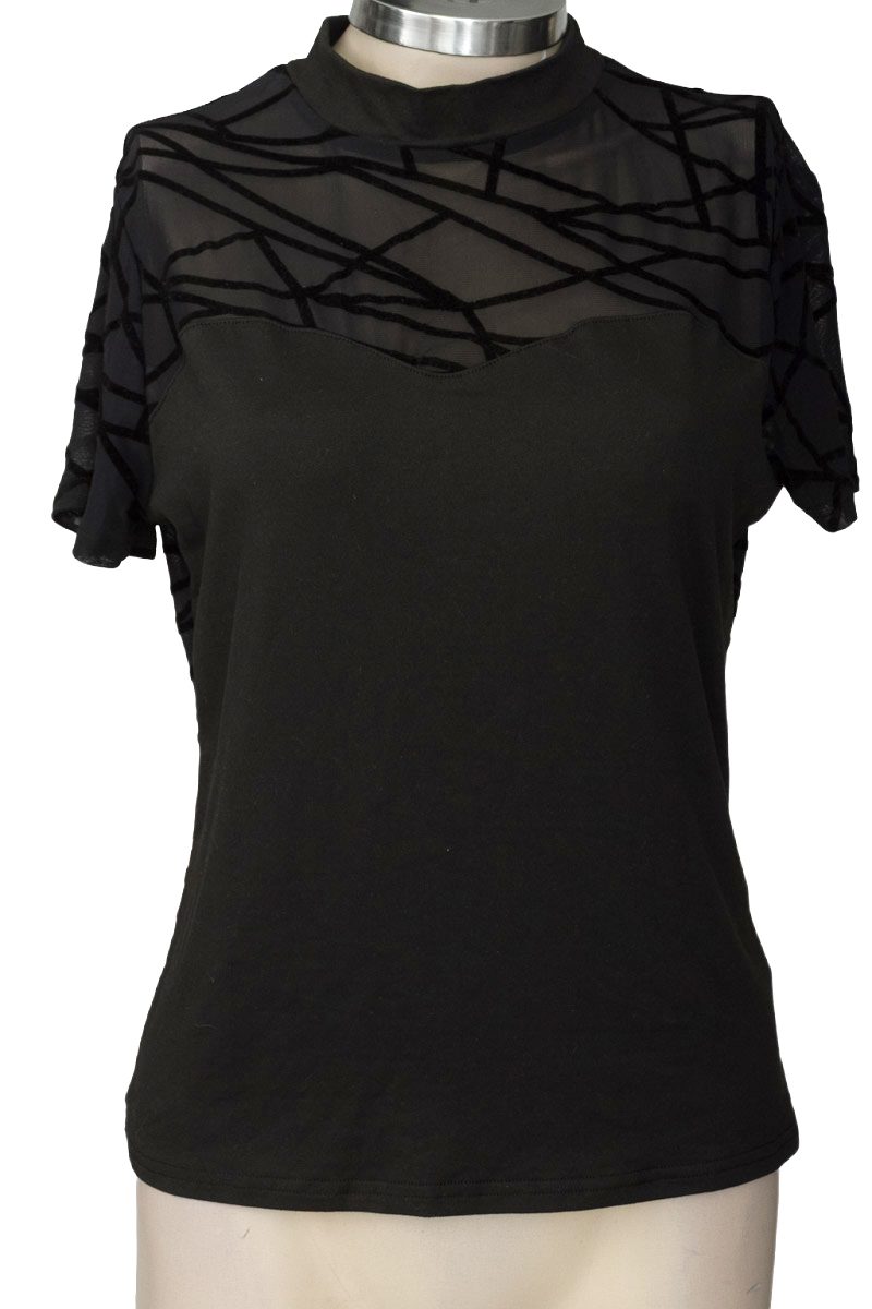 Top / Camiseta color Negro - Closeando