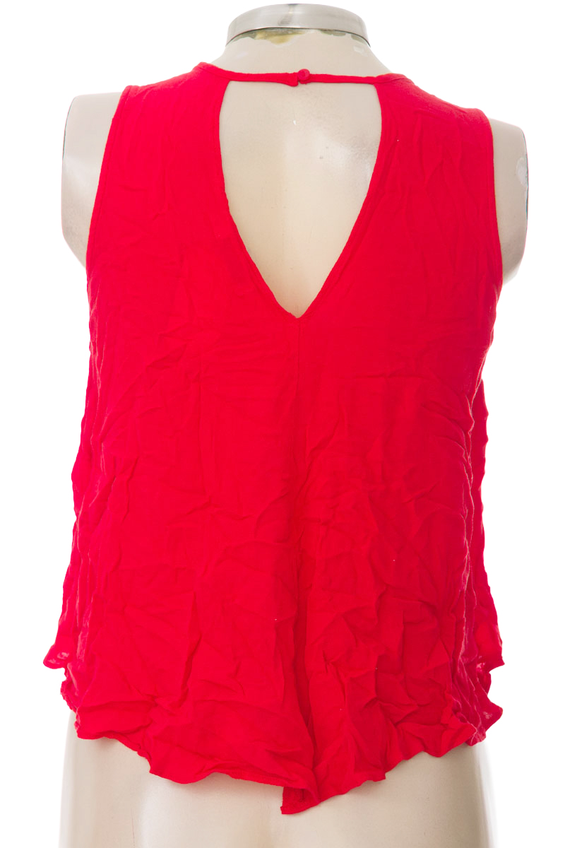 Top / Camiseta color Rojo - Bershka