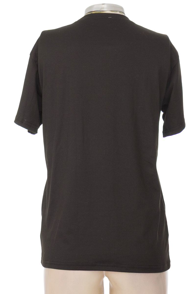 Top / Camiseta color Negro - Closeando